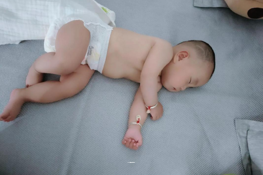 六安宝宝老打喷嚏怎么办